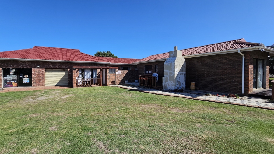 7 Bedroom Property for Sale in Oyster Bay Eastern Cape